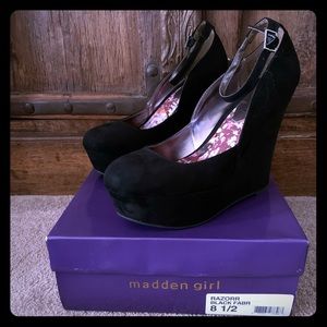 Madden Girl ~  Black Razorr Wedges